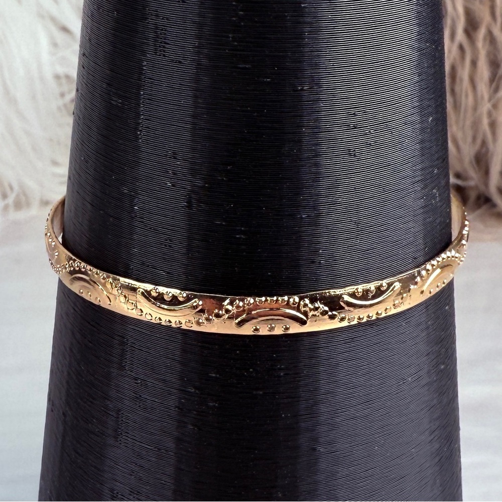 Beautiful Goldtone Stackable Cuff Bangle Bracelet - image 6